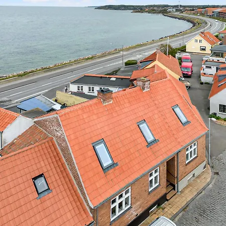 Spacious House With Sea Views From