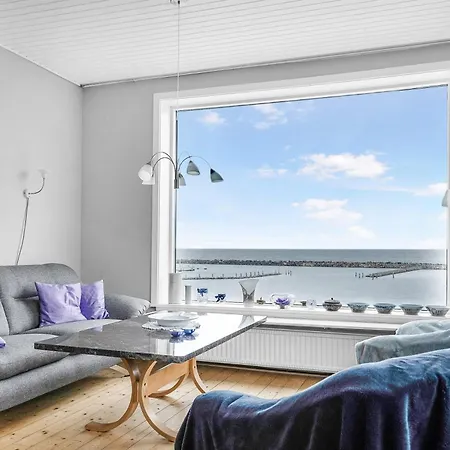 Spacious House With Sea Views From Villa