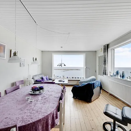 Spacious House With Sea Views From Rønne