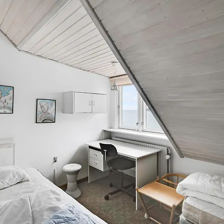 Spacious House With Sea Views From Rønne